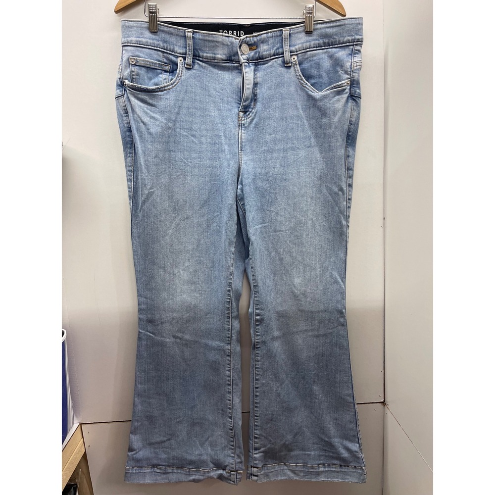 Torrid Sky High Flare Jeans Light Wash Blue Stretch Denim Plus Size 18R